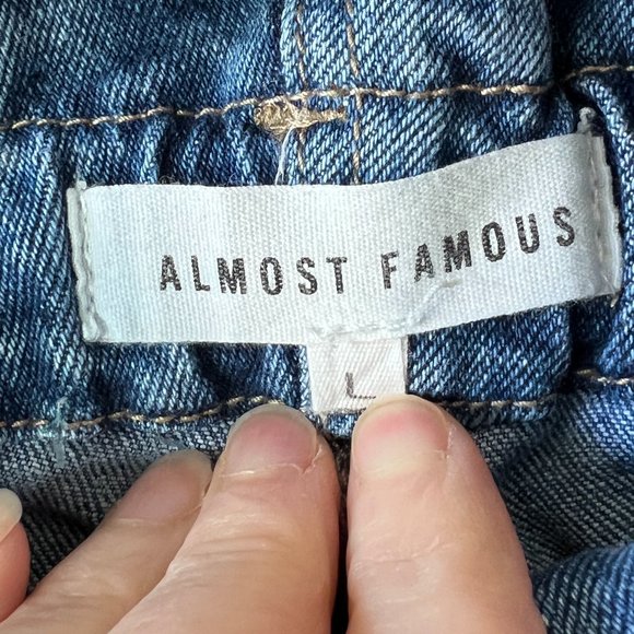 Gently Worn Almost Famous Crave Fame Juniors' Paperbag-Waist Skinny Jeans - Picture 9 of 14
